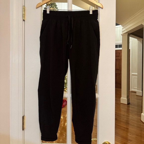 LULULEMON CROPPED JOGGERS, SIZE 2, BLACK - Picture 1 of 5